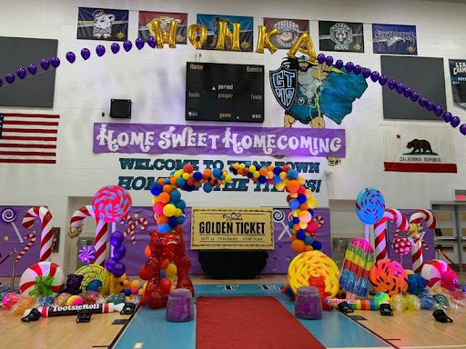 Decorating Contest School gym with decorations and balloons