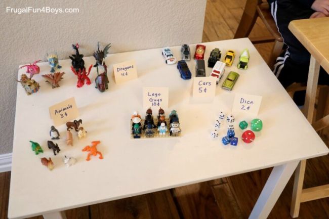 multiplication-shop Table with array of small items marked with prices